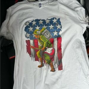 Cool pop art Large t-shirt of Vietnam era soldier.